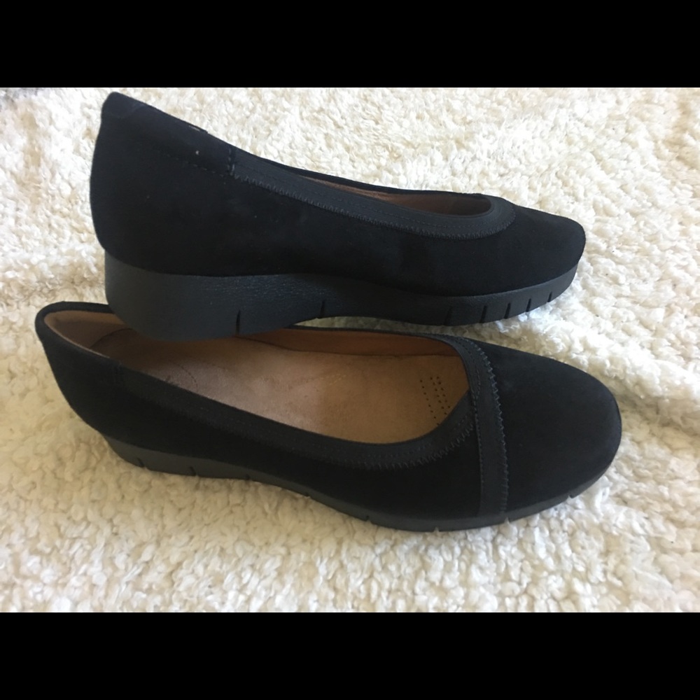 Clarks women's black suede flats, sized 9.5/10